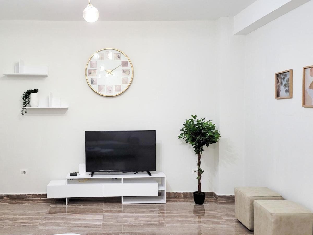 One-Bedroom Gem By The Square ティラナ エクステリア 写真