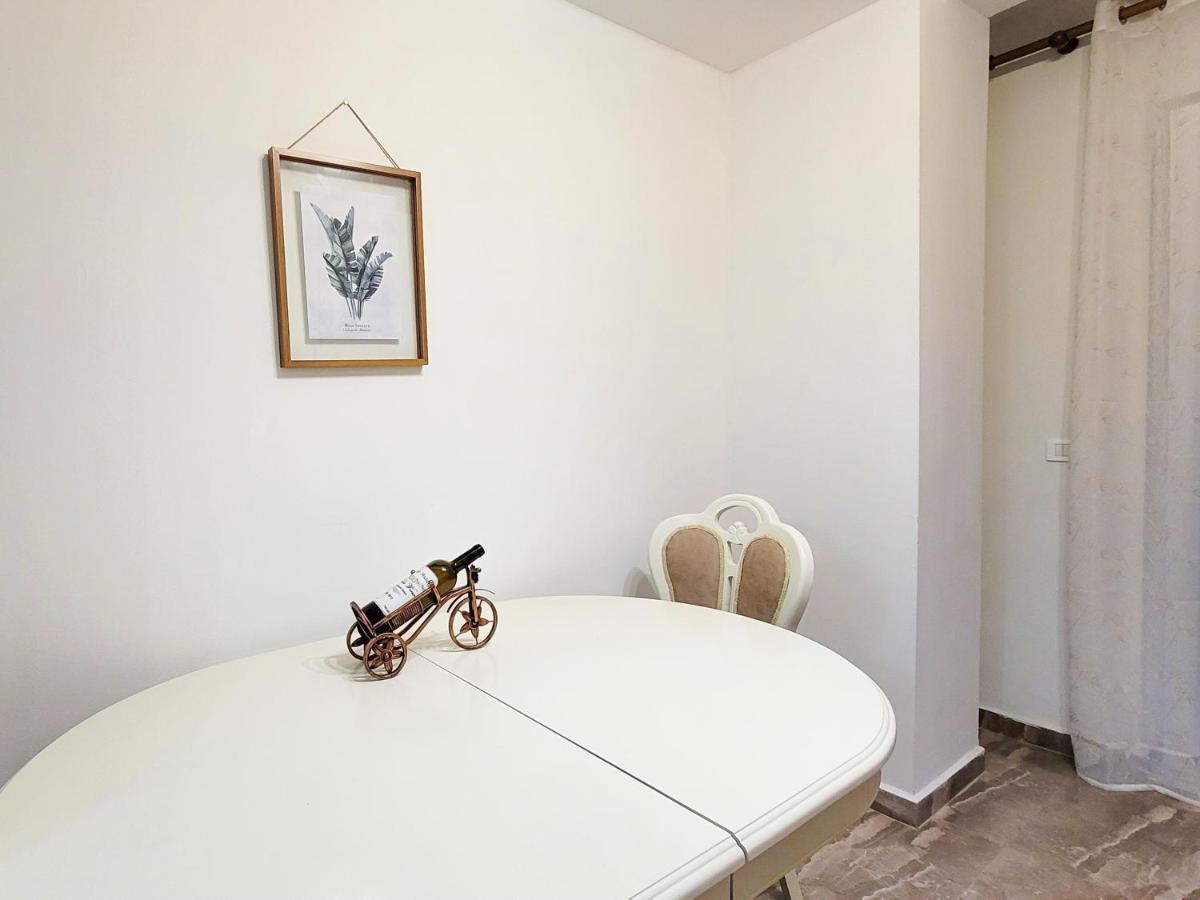One-Bedroom Gem By The Square ティラナ エクステリア 写真