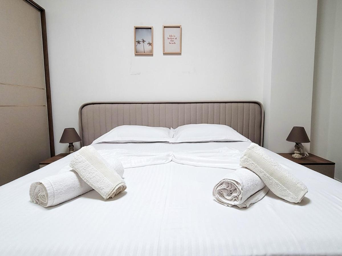 One-Bedroom Gem By The Square ティラナ エクステリア 写真