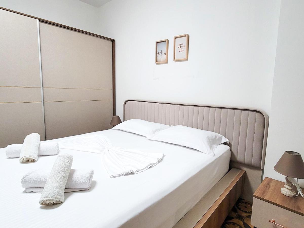 One-Bedroom Gem By The Square ティラナ エクステリア 写真