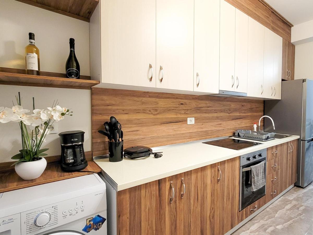 One-Bedroom Gem By The Square ティラナ エクステリア 写真