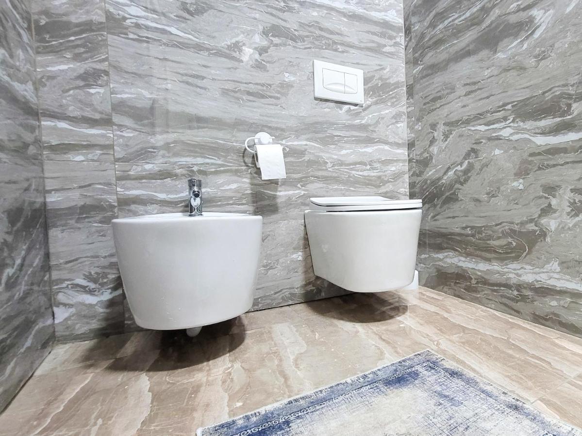 One-Bedroom Gem By The Square ティラナ エクステリア 写真